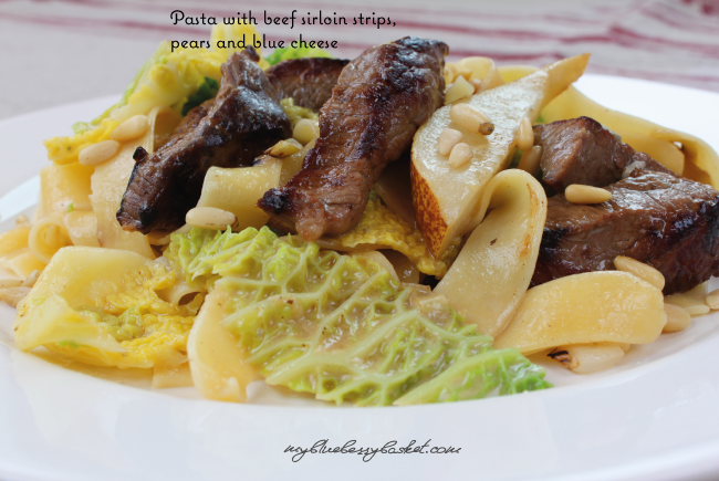 pasta with beef sirloin strips and pears and blue cheese