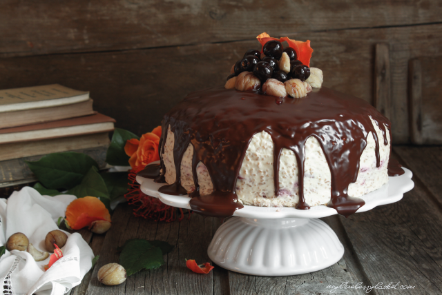 photo cherry-chestnut cake