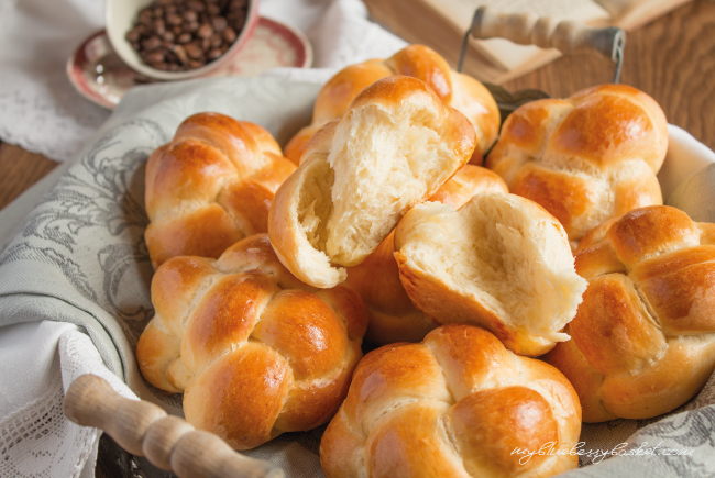 photo of sweet brioche buns