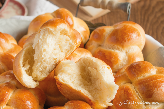 photo of sweet brioche buns