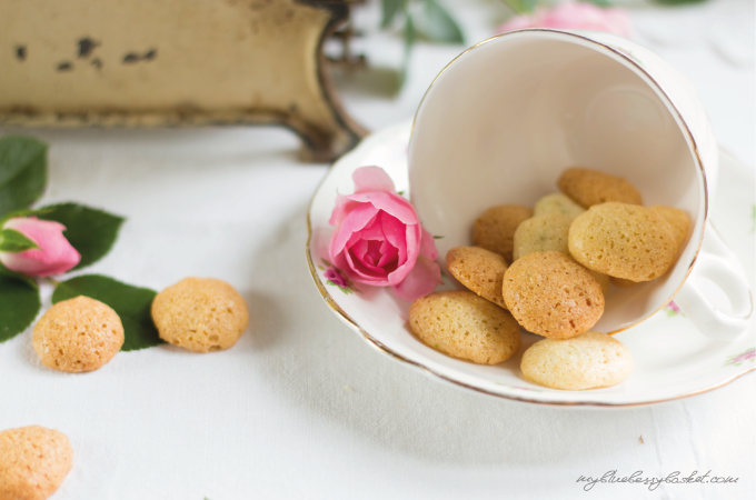photo of amaretti with lime