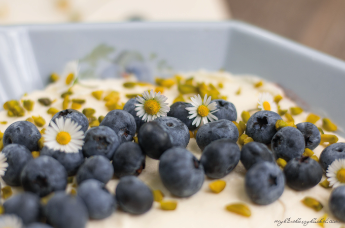 blueberry tiramisu with limes