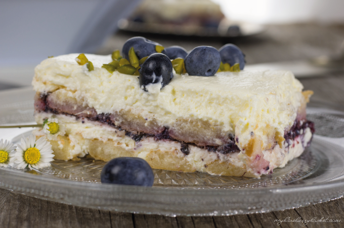 blueberry tiramisu with limes