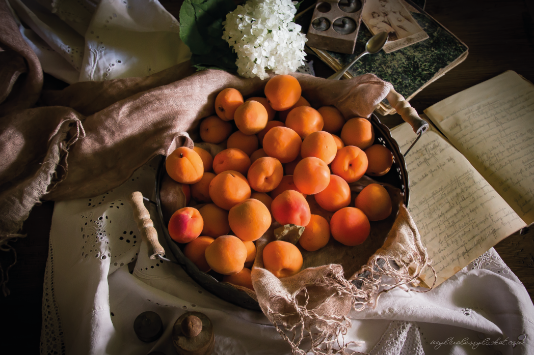 photo of apricots