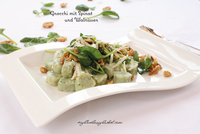 photo of gnocchi with spinach and walnuts