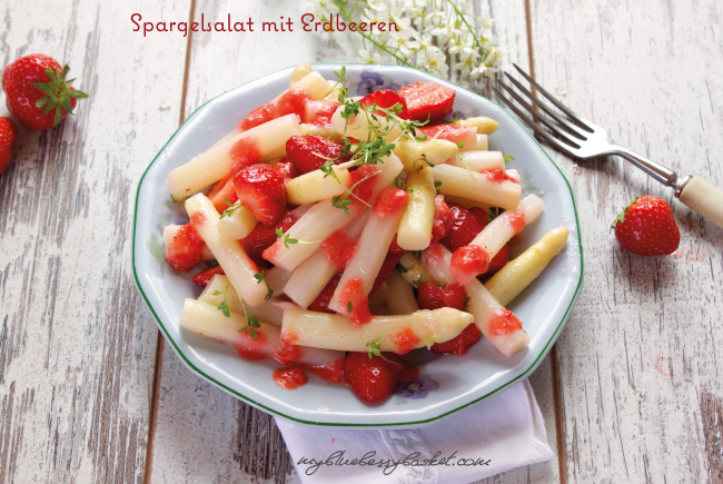 Foto von Spargelsalat mit Erdbeeren